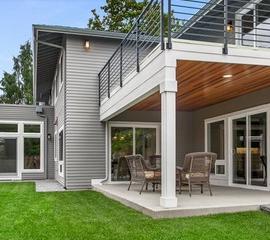 Отделка фасада сайдингом.